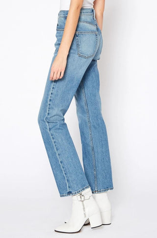 Hi-rise slouch boyfriend jeans fits loosely through the hip and thigh with straight leg