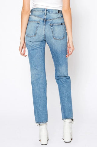 Hi-rise slouch boyfriend jeans fits loosely through the hip and thigh with straight leg