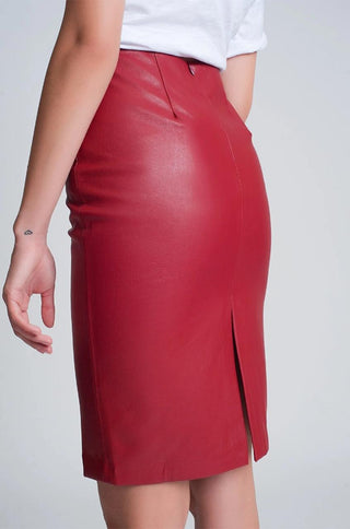 High-waisted red leatherette mini skirt with a close-fitting zipper.