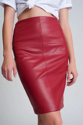 High-waisted red leatherette mini skirt with a close-fitting zipper.